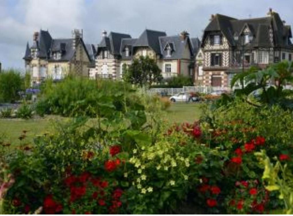 Cosy Appartement Dans Une Villa Avec Piscine, Proche Du Centre Et De La Mer กาบูร์ก ภายนอก รูปภาพ