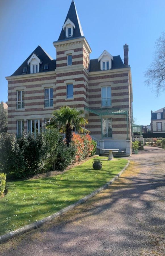 Cosy Appartement Dans Une Villa Avec Piscine, Proche Du Centre Et De La Mer กาบูร์ก ภายนอก รูปภาพ